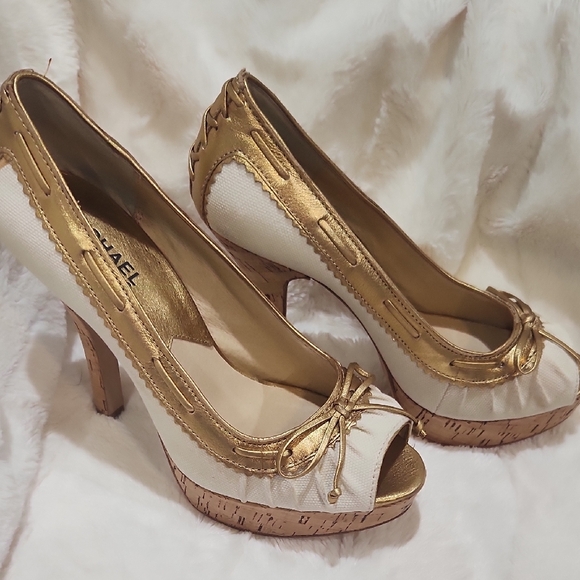 NWOT Michael Kors Elegant Gold and Cream Heels - Picture 4 of 6